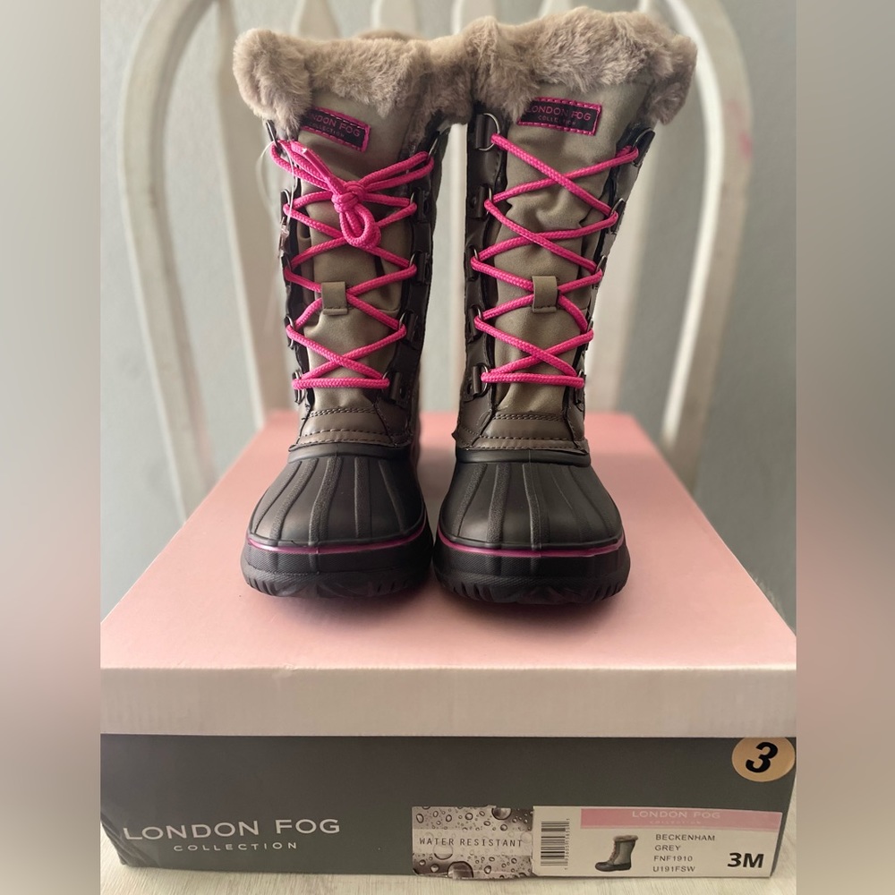 Girls Snow “water resistant” Grey, size “3M” boots.